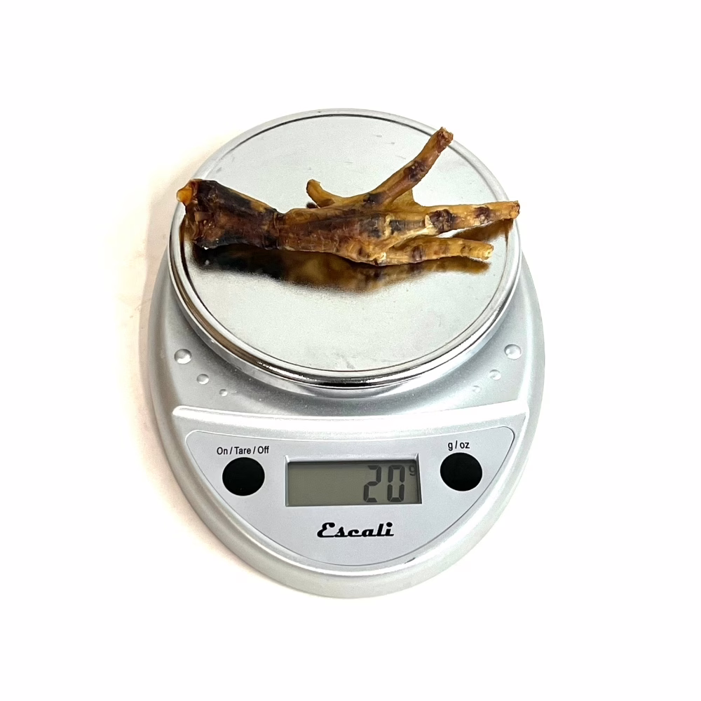 Chicken Feet | Very Low Odor 4 Chicken Feet on a scale
